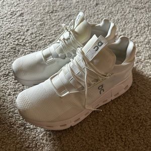 ON RUNNING CLOUDTEC SHOES SIZE 9